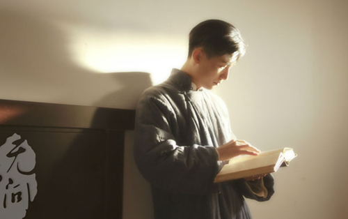只問(wèn)敢勇，無(wú)問(wèn)西東